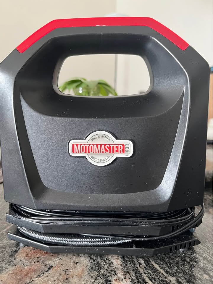 Motomaster 12v Programmable Air Compressor with Light - photo 2