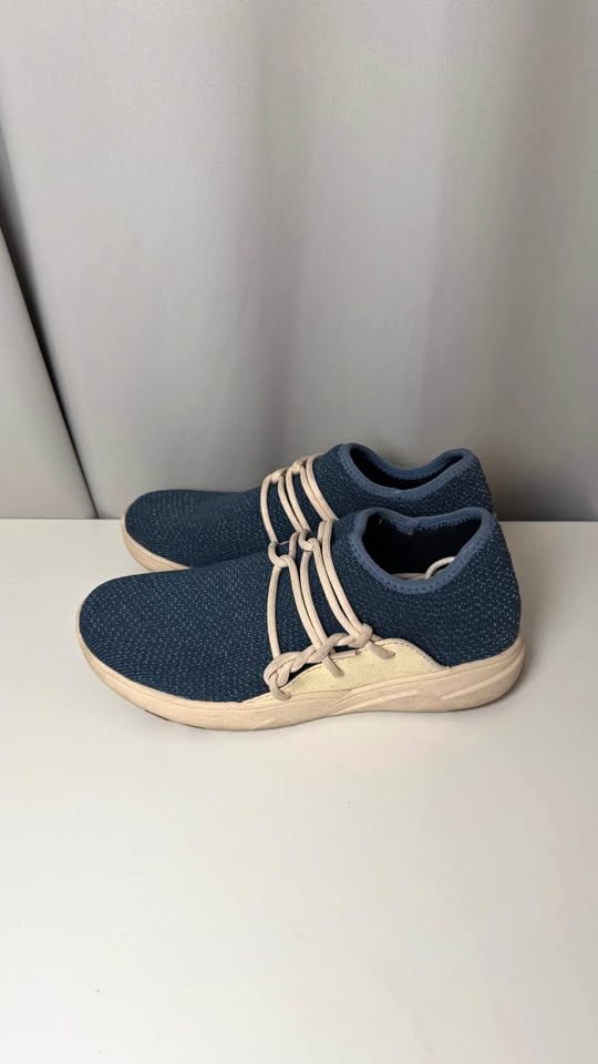 Women’s Vessi Cityscape size 7