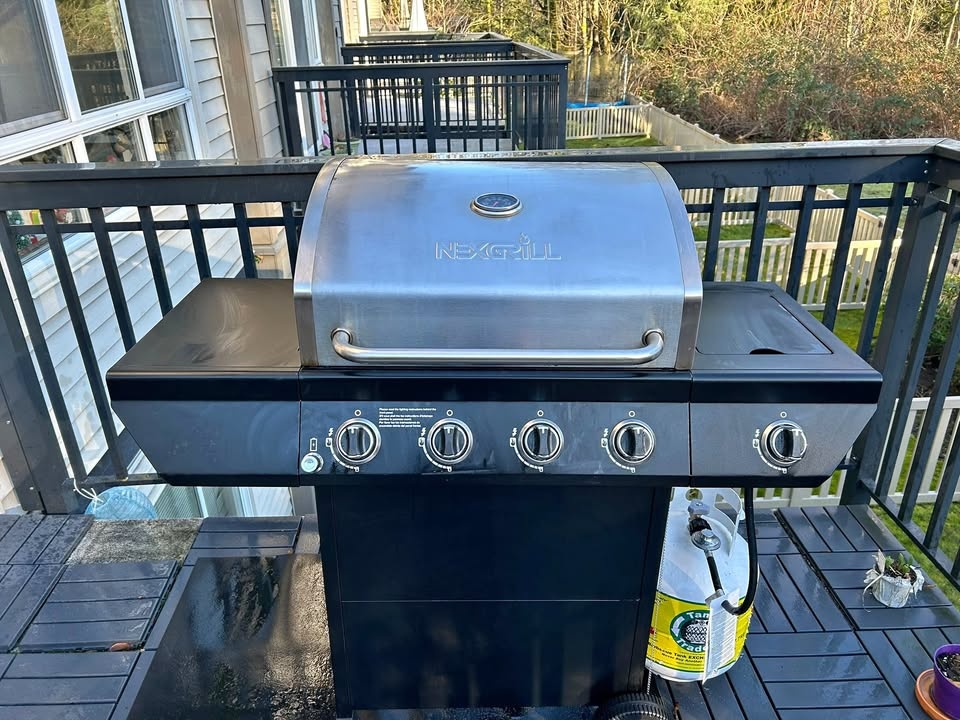 Nexgrill 4-Burner Propane BBQ with Side Burner