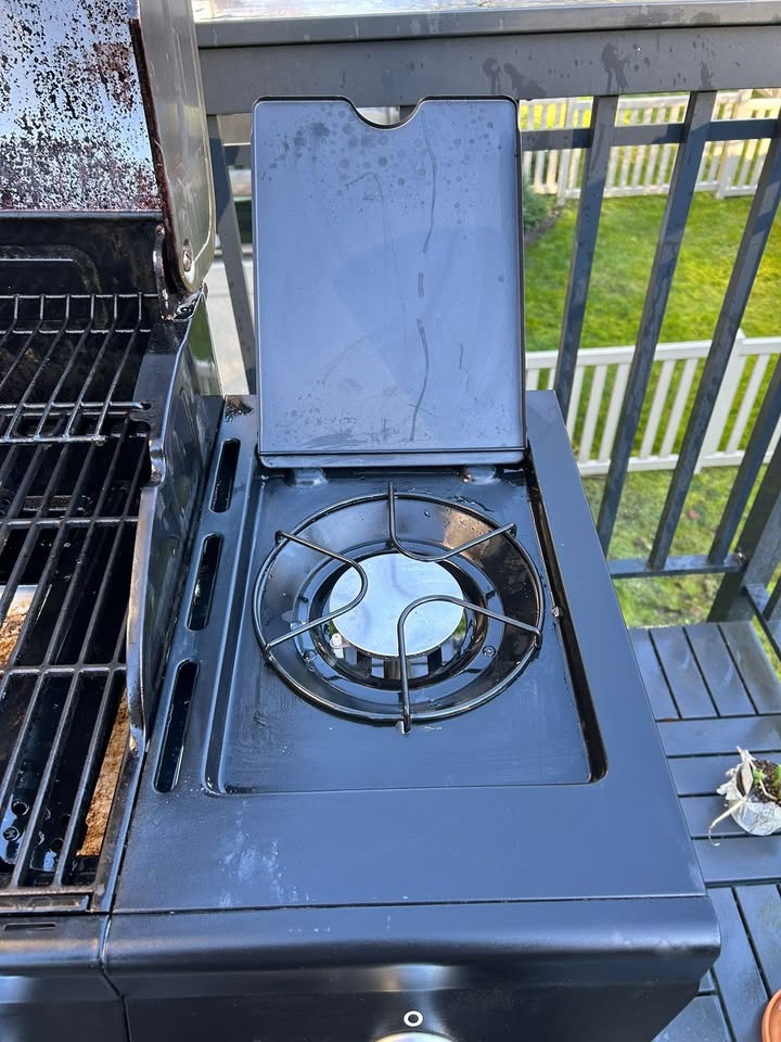Nexgrill 4-Burner Propane BBQ with Side Burner - photo 3