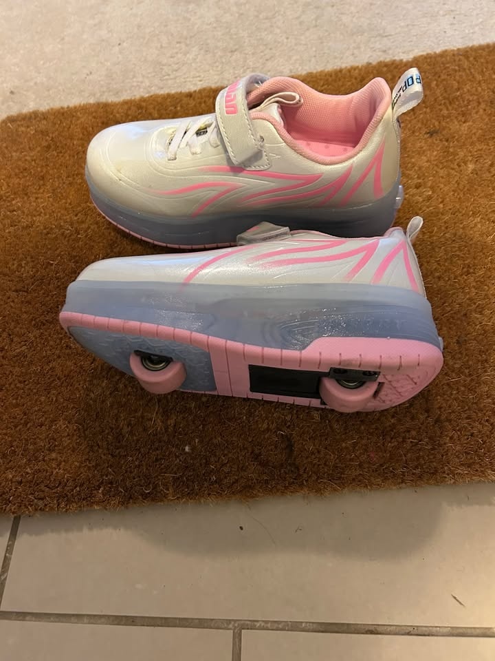 Kids Shoes with Wheels and Light - Size 3 - photo 3