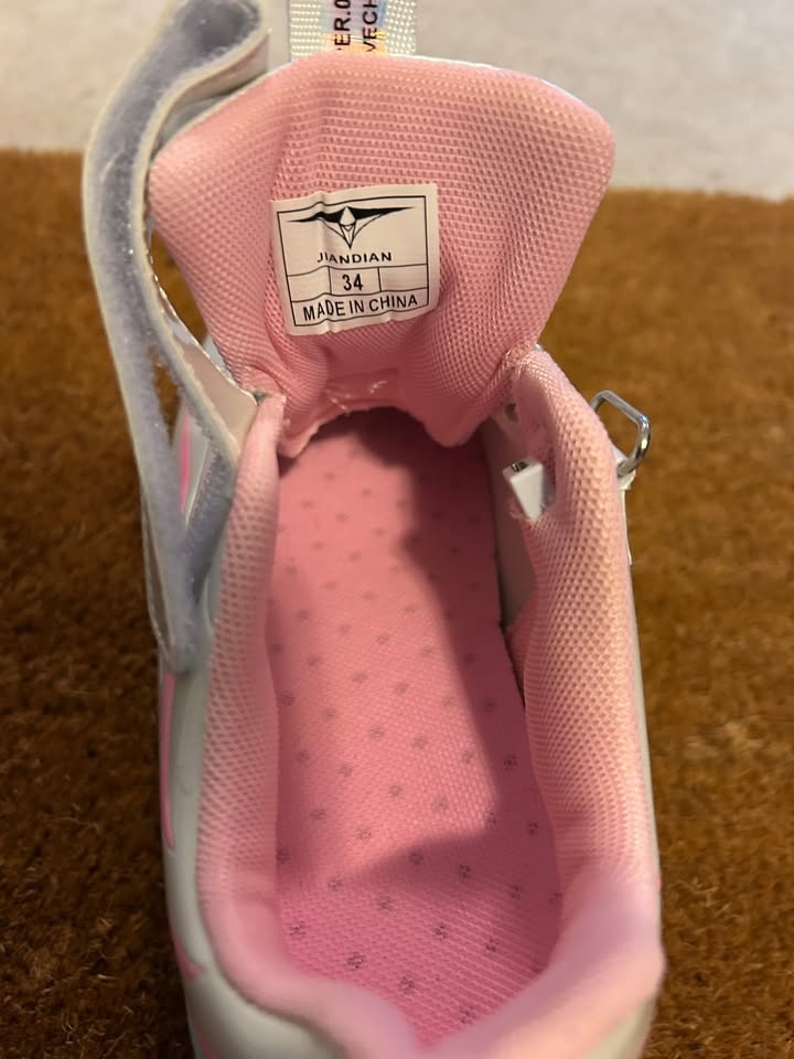 Kids Shoes with Wheels and Light - Size 3 - photo 4