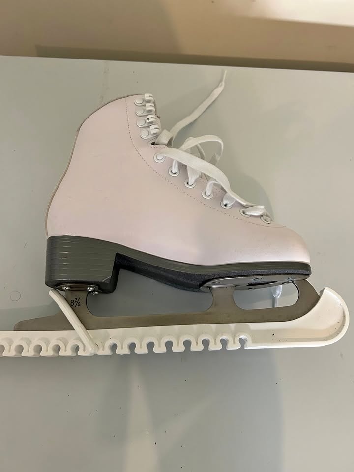 Cameo 200 Figure Skates Size 4 and accessories
