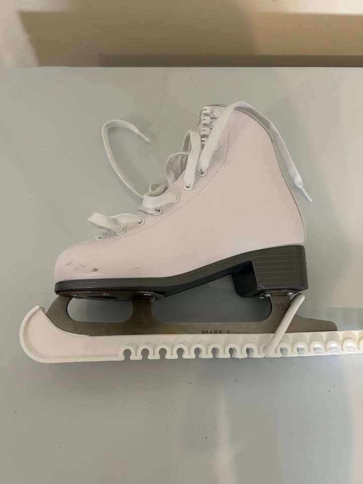 Cameo 200 Figure Skates Size 4 and accessories - photo 2