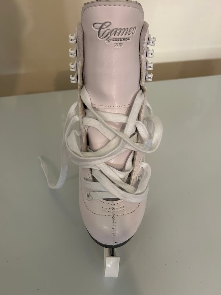 Cameo 200 Figure Skates Size 4 and accessories - photo 3