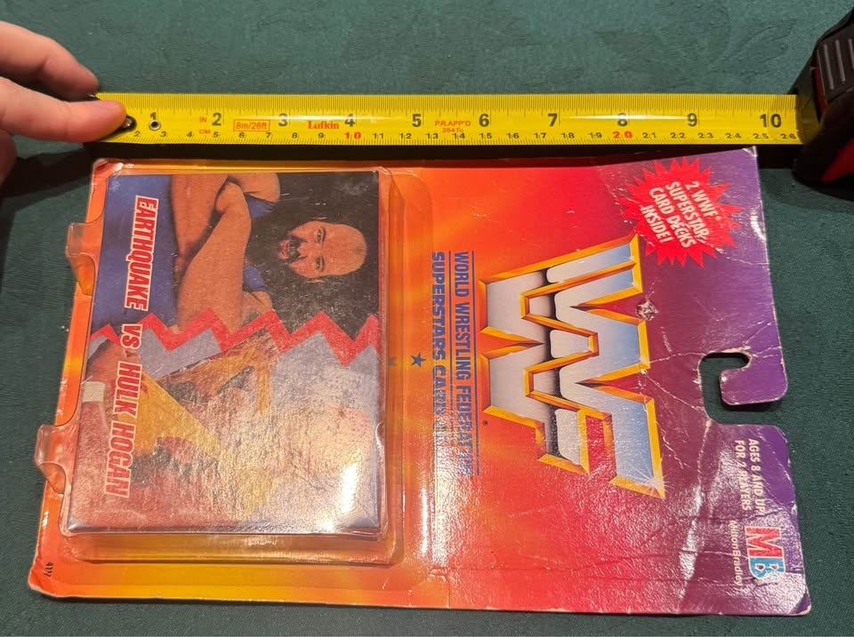 WWF Superstars Card Game – Earthquake vs Hulk Hogan Sealed - photo 4