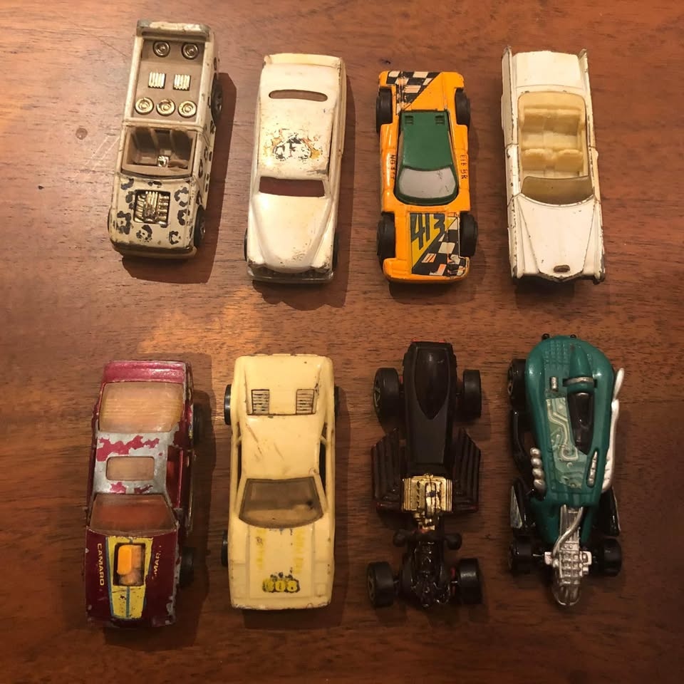 20+ Assorted Hot Wheels Lot - photo 2