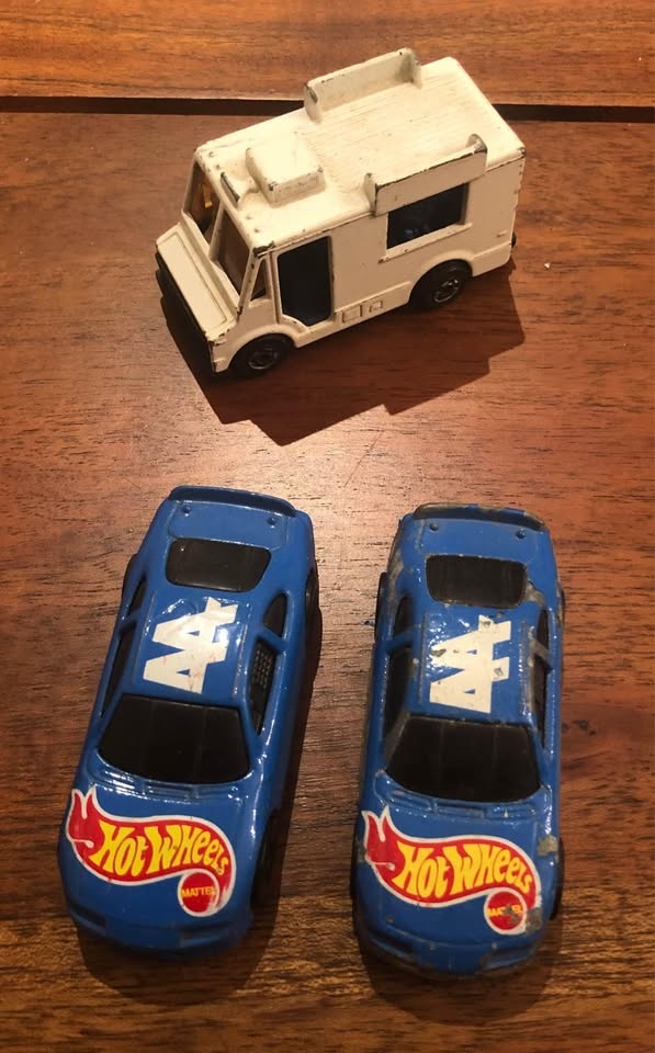 20+ Assorted Hot Wheels Lot - photo 4