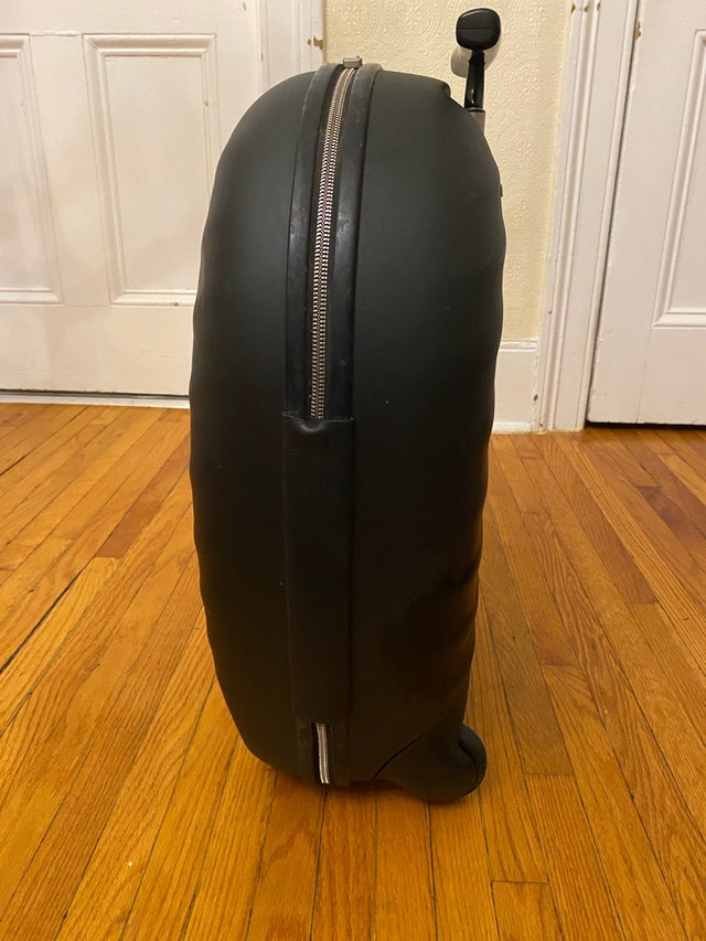 Luggage.. Excellent condition .. never used .. been in storage - photo 4