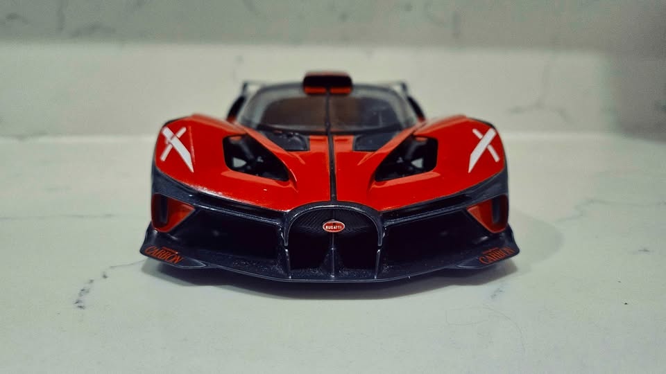 Bburago Bugatti Bolide 1:18 Die-Cast Model - photo 2
