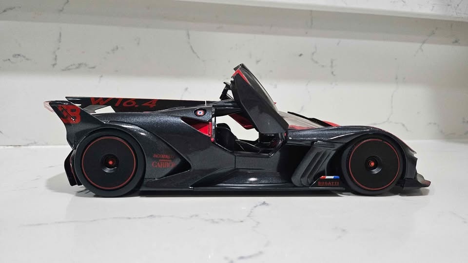 Bburago Bugatti Bolide 1:18 Die-Cast Model - photo 5