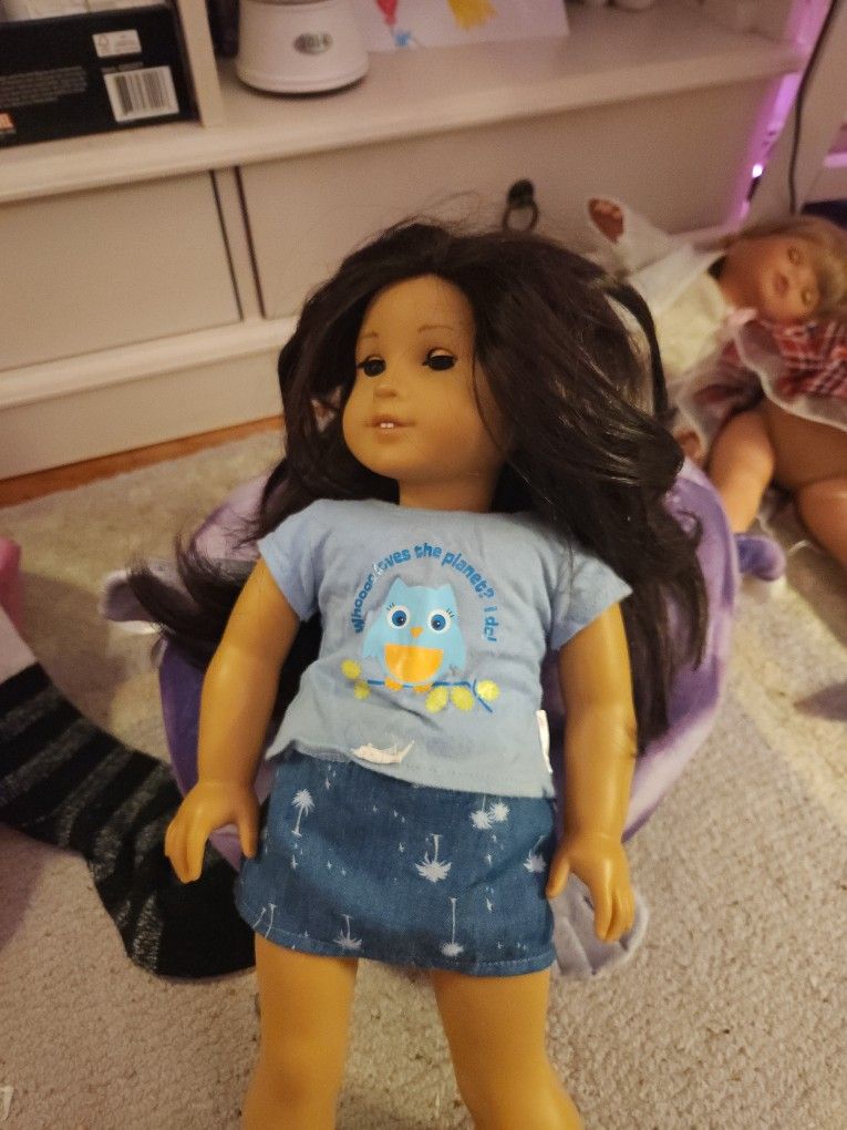 2 American Girl Dolls With Accessories