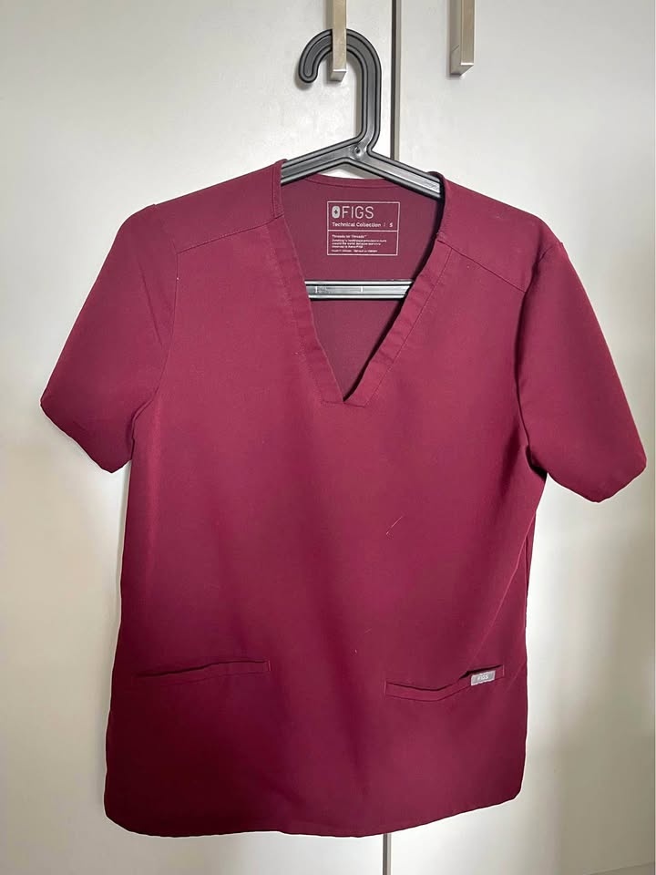 WOMANS FIGS SCRUBS 🥕( SMALL TOP and MEDIUM BOTTOM)