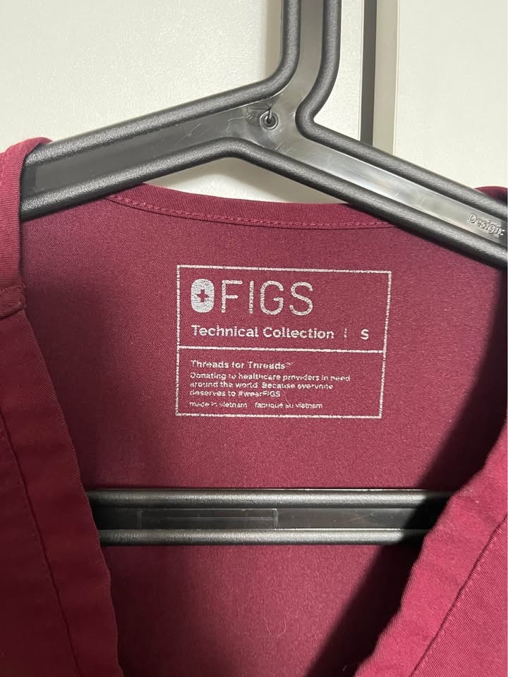 WOMANS FIGS SCRUBS 🥕( SMALL TOP and MEDIUM BOTTOM) - photo 2