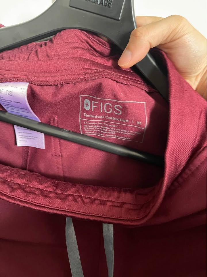 WOMANS FIGS SCRUBS 🥕( SMALL TOP and MEDIUM BOTTOM) - photo 4