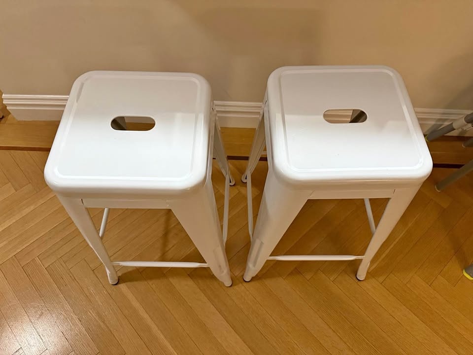 Set of 2 white 24inch counter stools