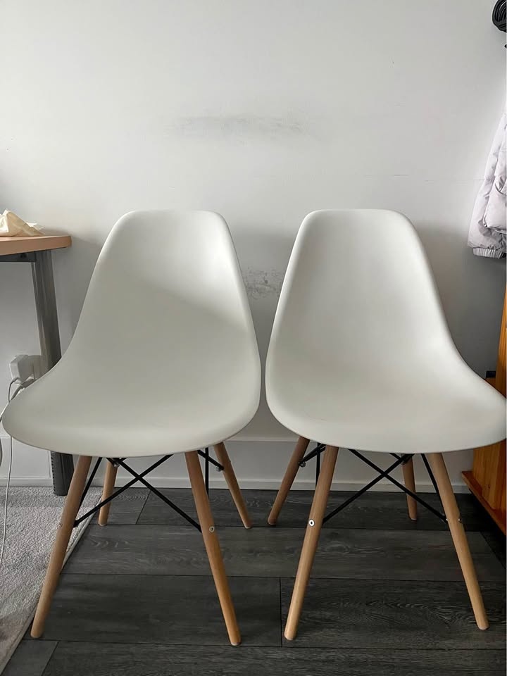 MOVING- Structube 2 dining chairs