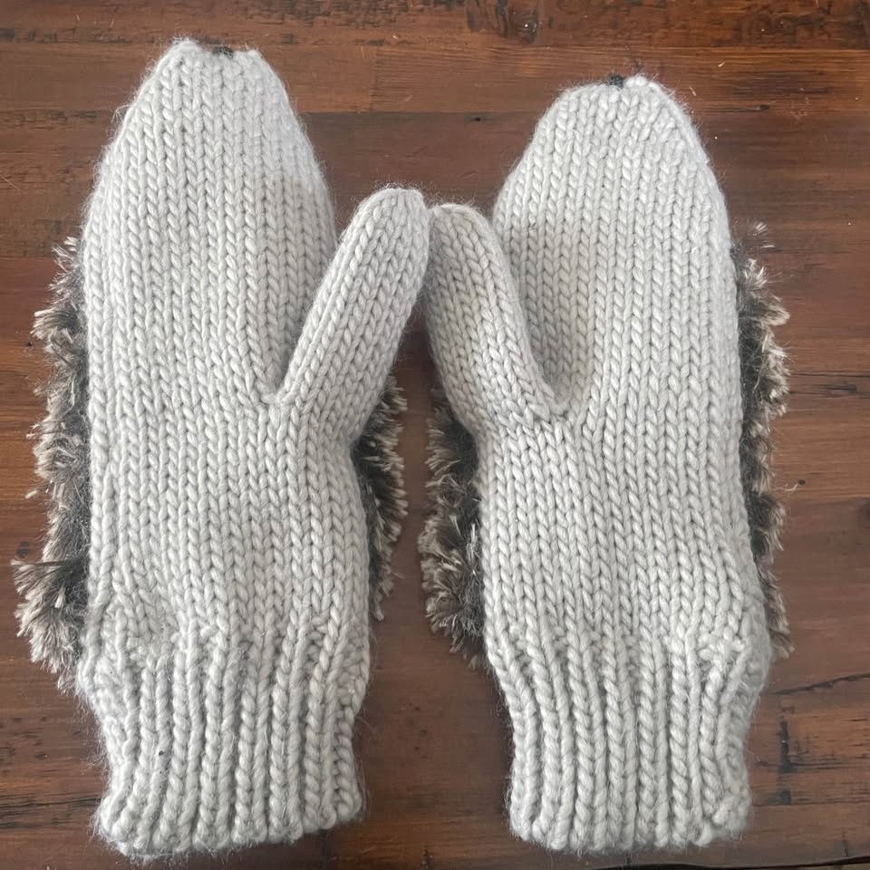 New with tags -Hedgehog mittens - photo 2
