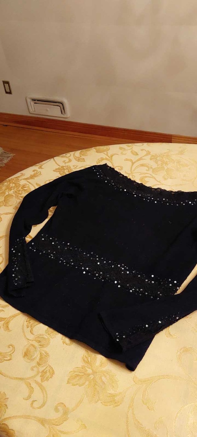 Ladies' Clothing - photo 3