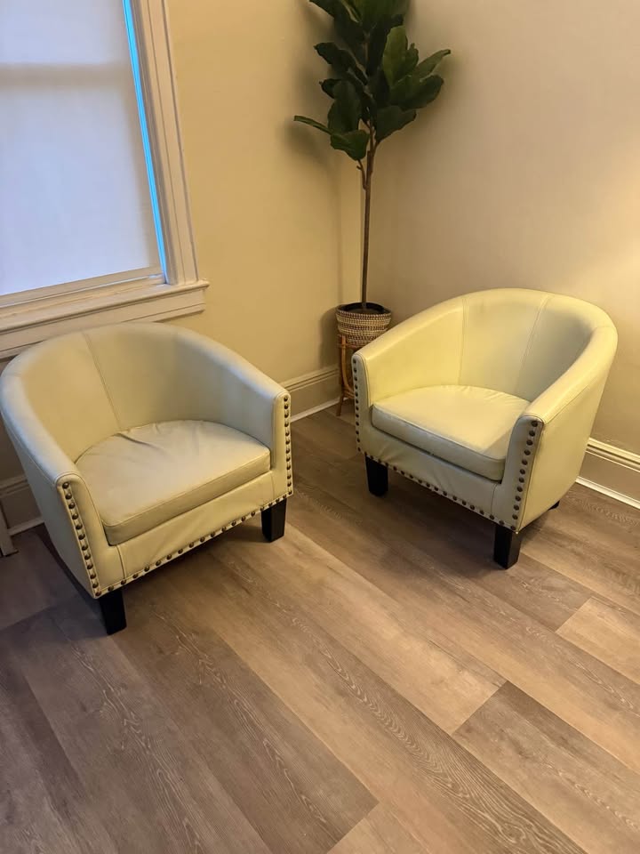 Set of 2 Accent Barrel Chairs – Cream Leather - photo 2