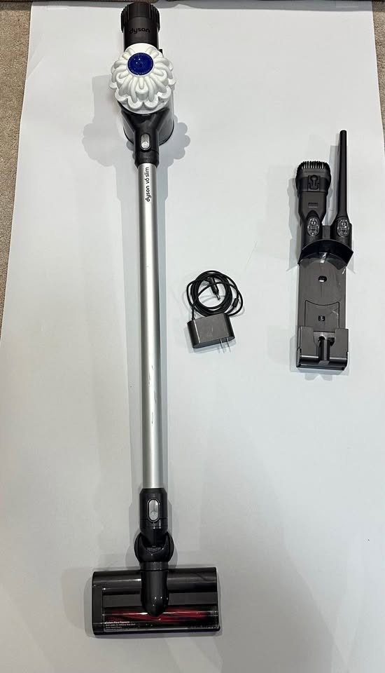 Dyson v6 SLIM cordless Vacuum Cleaner