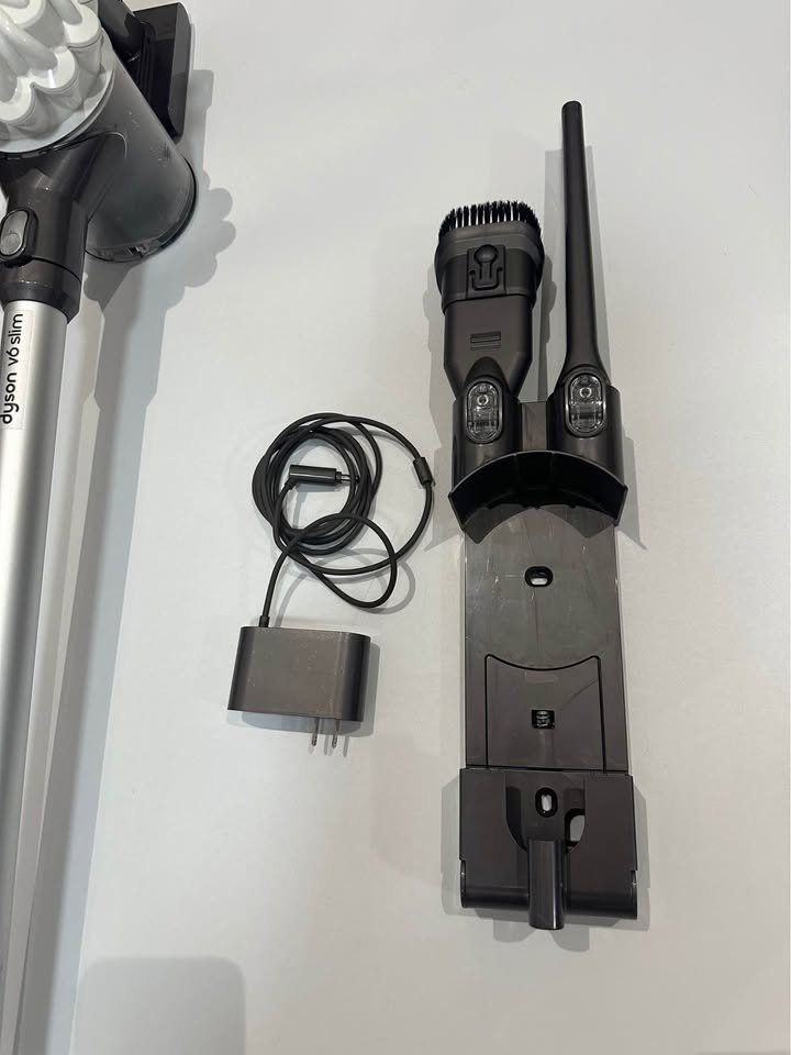 Dyson v6 SLIM cordless Vacuum Cleaner - photo 2