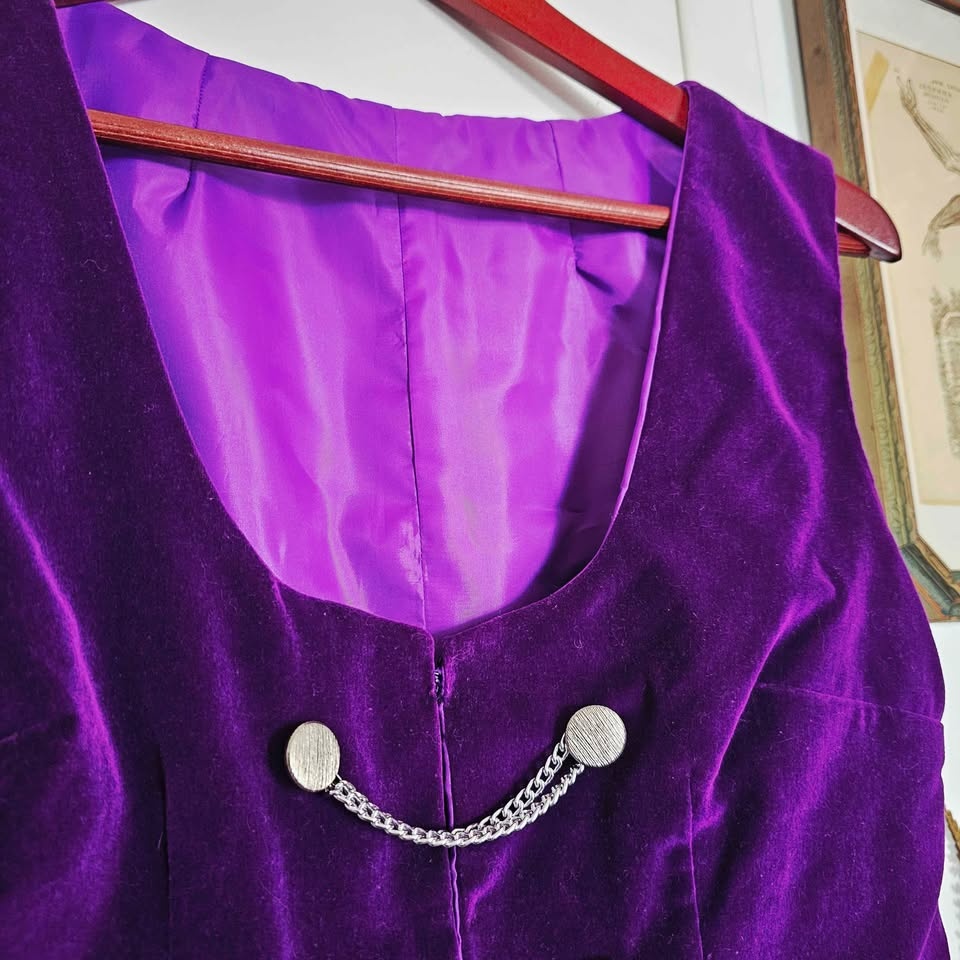 1970s Purple Velvet Chain Closure Womens Vest - photo 2