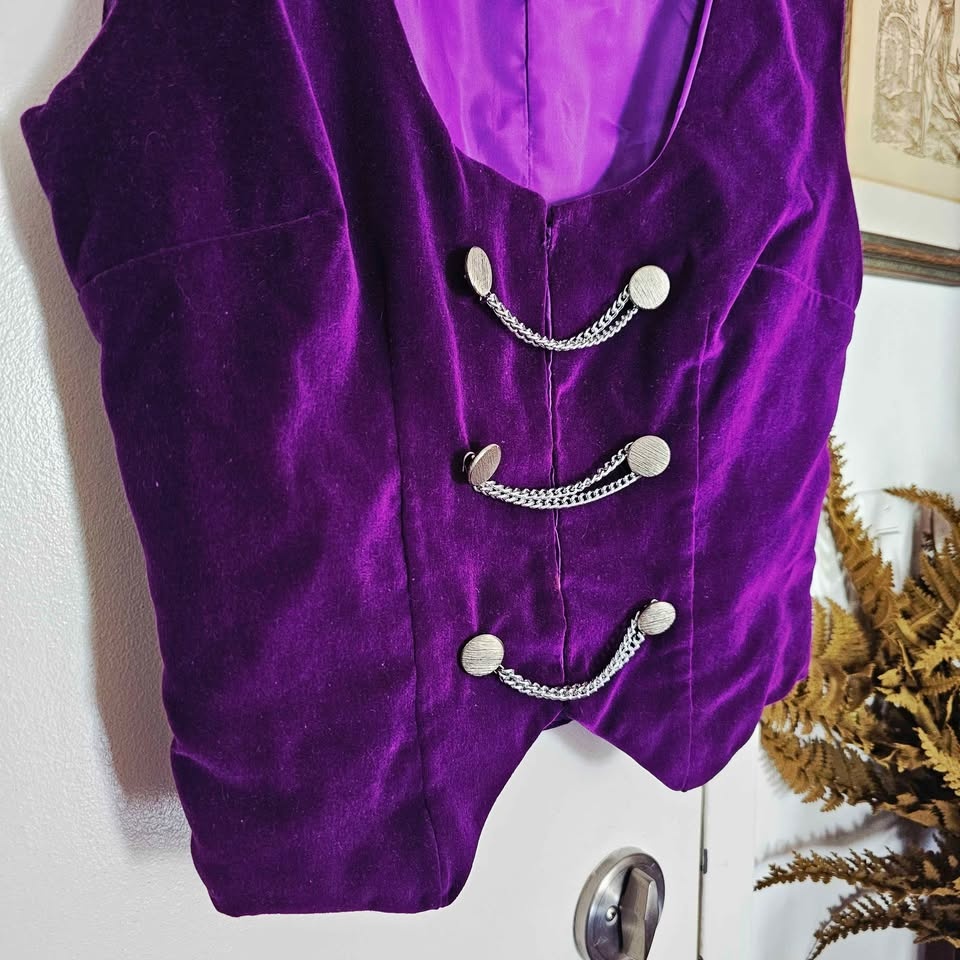 1970s Purple Velvet Chain Closure Womens Vest - photo 3