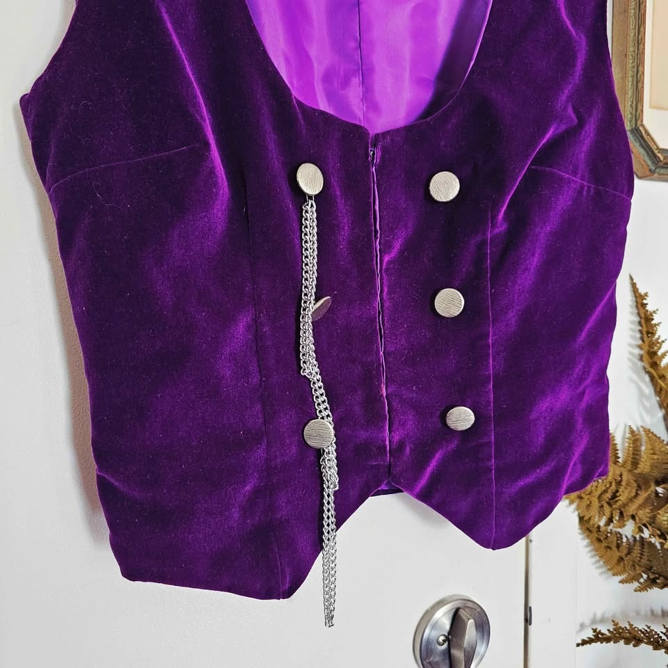 1970s Purple Velvet Chain Closure Womens Vest - photo 4