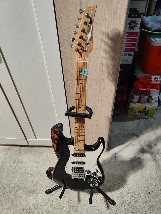 Rocker Electric Guitar RG-100