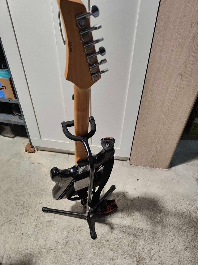 Rocker Electric Guitar RG-100 - photo 3