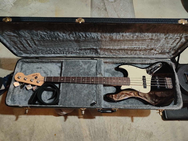 Squier by Fender Jazz Bass with Hard Case