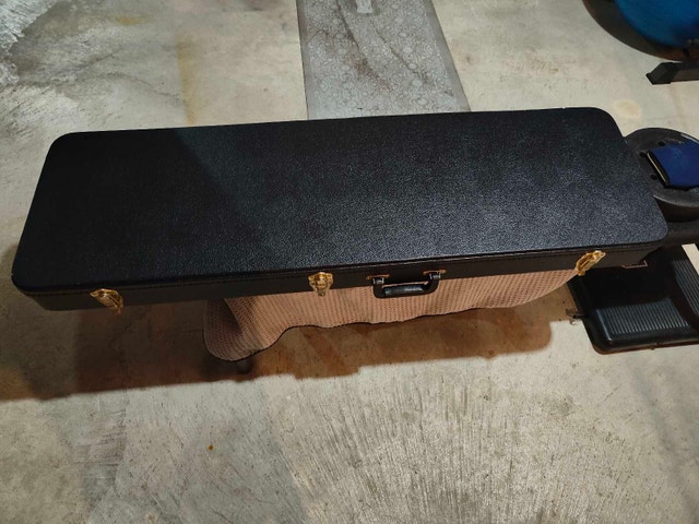 Squier by Fender Jazz Bass with Hard Case - photo 3
