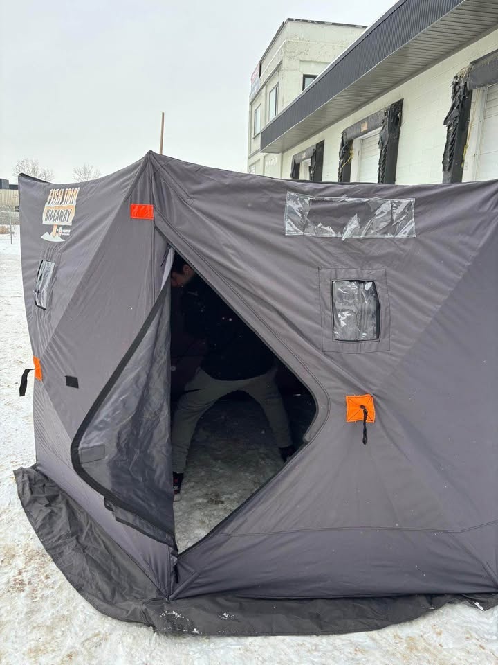 Fish Inn Hideaway Ice Fishing Tent – Pop-Up Shelter (Used) - photo 4