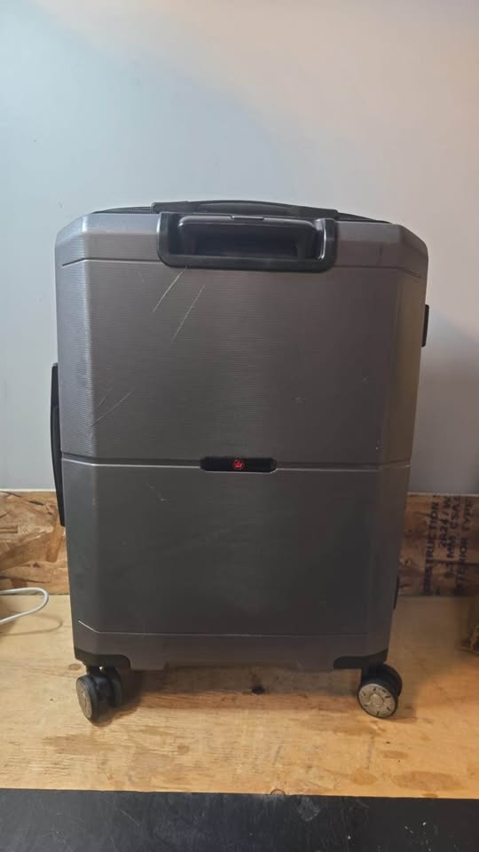 Air Canada 2-Piece Hard Shell Luggage Set – Used - photo 5