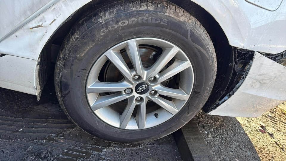 Hyundai Sonata rims and tires 205/65R16 - photo 2