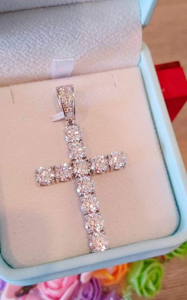 6 ct Certified cultivated Diamond Cross free test