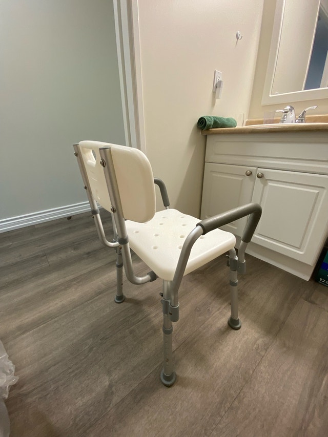 shower chair $20 - photo 2