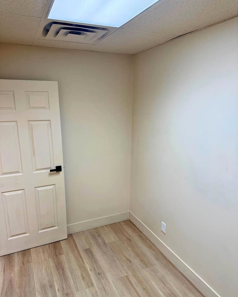 Room for rent in beauty studio