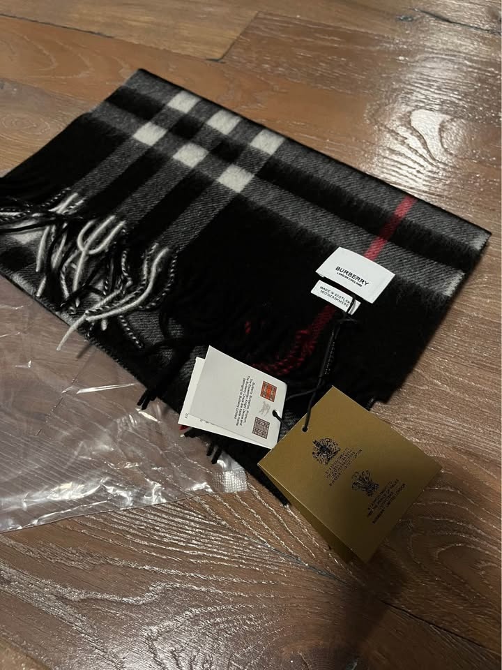 Black Burberry Scarf - photo 3