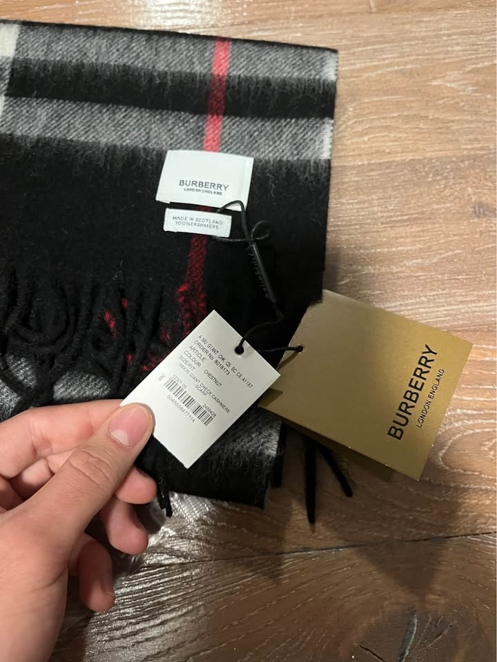 Black Burberry Scarf - photo 5