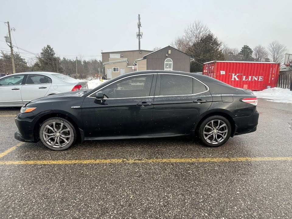 2018 Toyota Camry Hybrid - photo 2