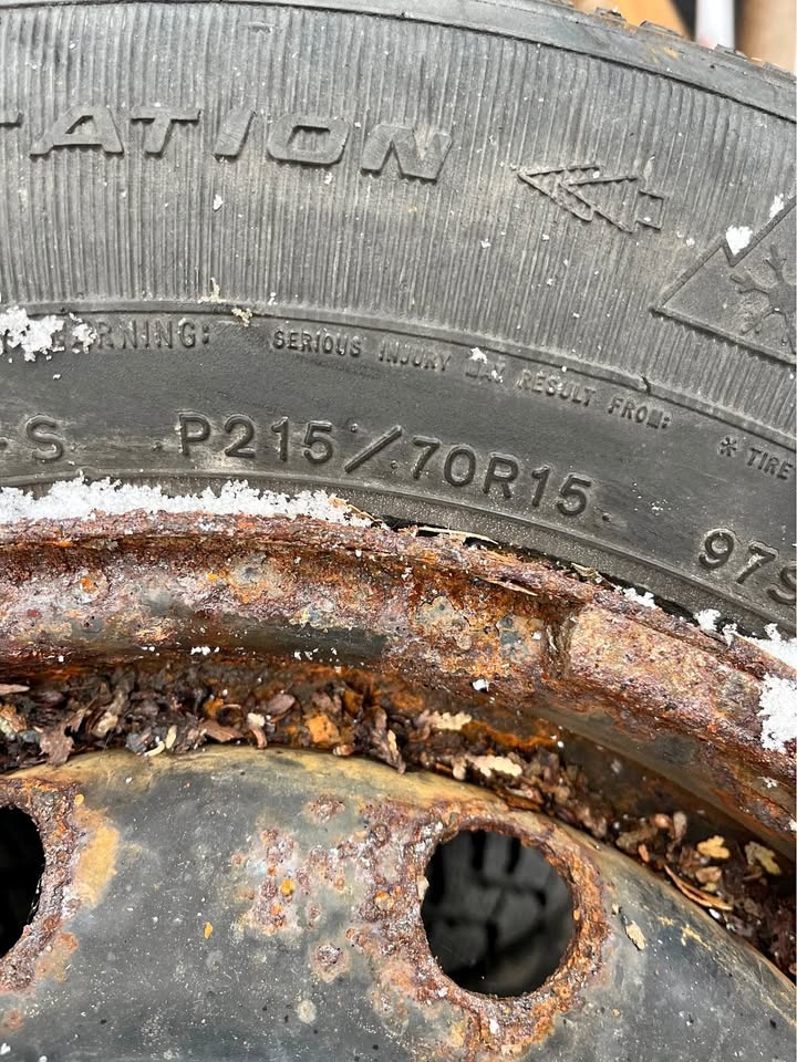 Winter tire 215/70/15
