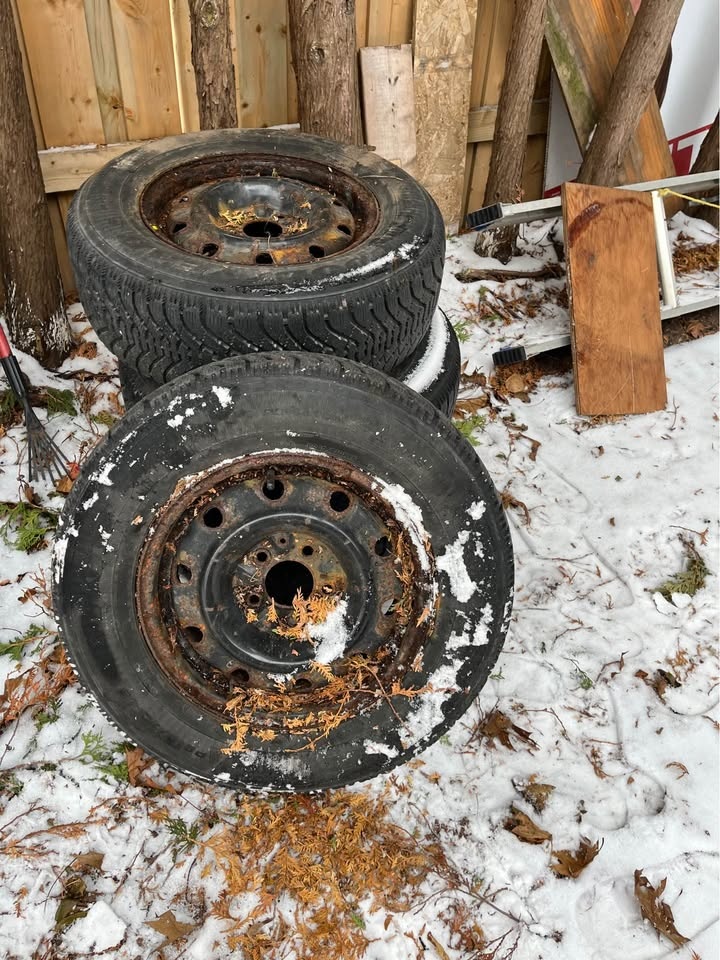 Winter tire 215/70/15 - photo 2