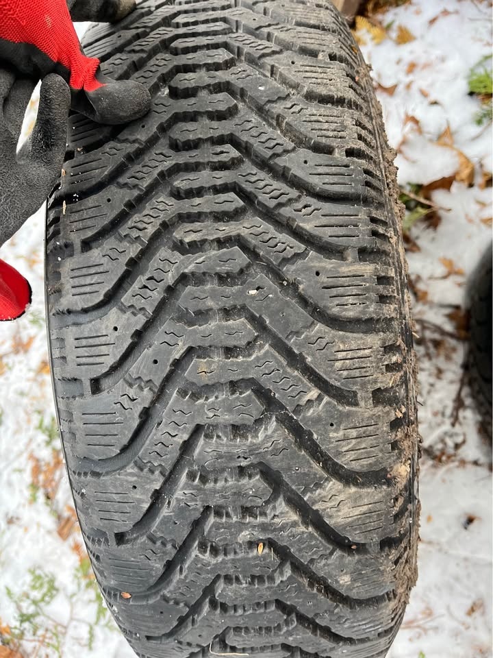 Winter tire 215/70/15 - photo 3