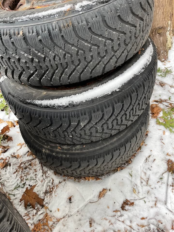 Winter tire 215/70/15 - photo 4