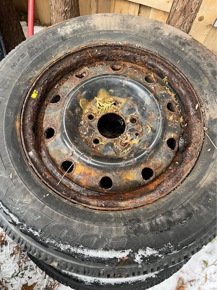 Winter tire 215/70/15 - photo 5