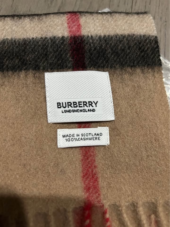 Burberry Scarf - photo 5