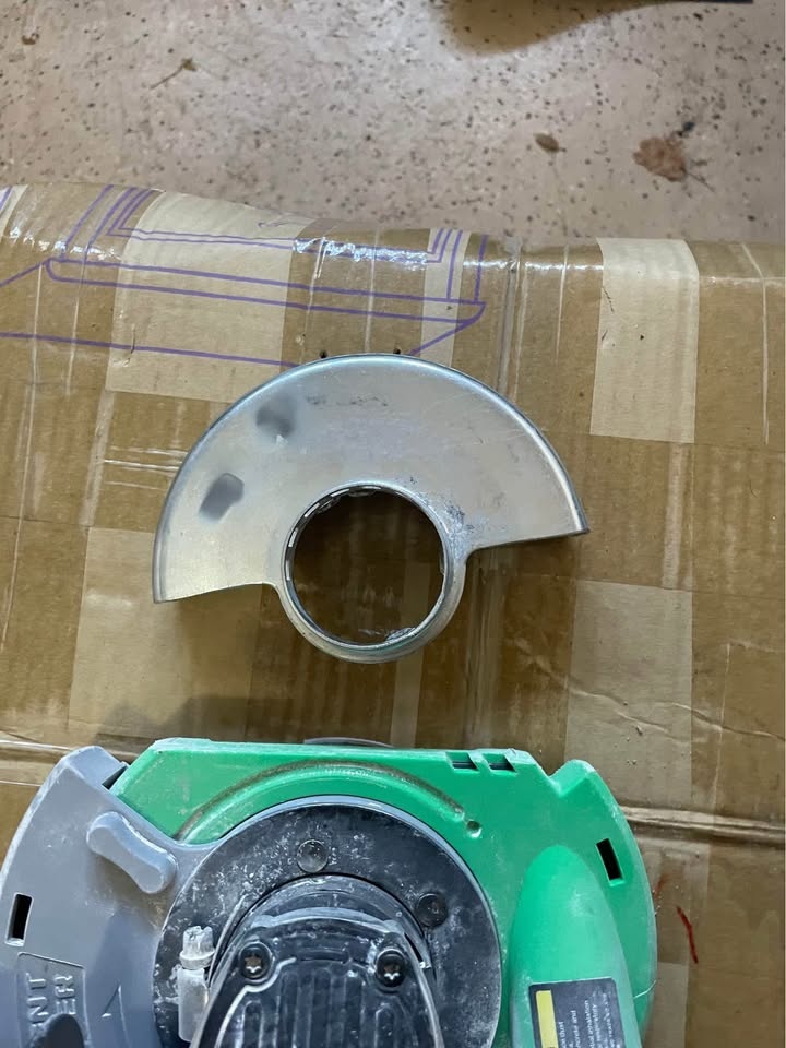 Dewalt 4.5 inch angle grinder - photo 2