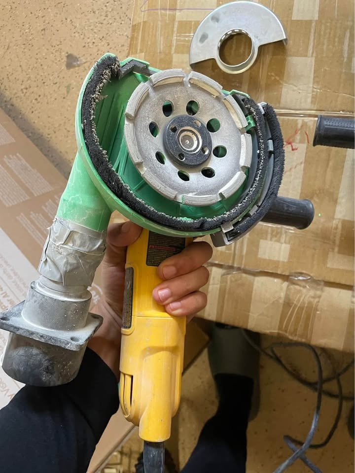 Dewalt 4.5 inch angle grinder - photo 3